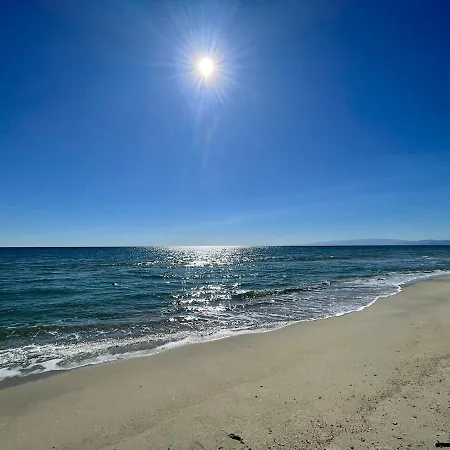 Casa Cleo Al Mare Con Free Wifi Netflix Ac Lägenhet